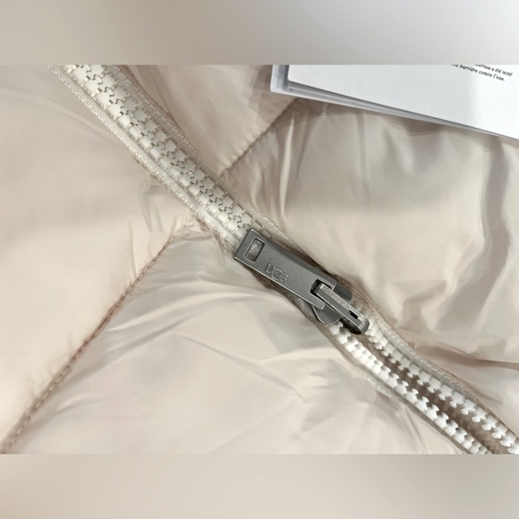 NEW UGG - Sydnee Reversible Puffer Vest - Picture 14 of 16